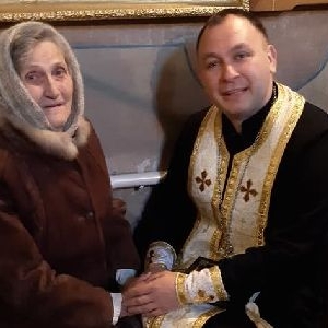 Колишня зв’язкова УПА з Ланівців сплела 200 пар шкарпеток для бійців на Сході