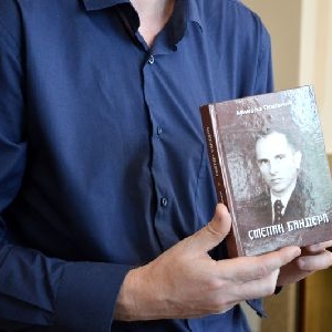 В Івано-Франківську презентували книгу про Степана Бандеру