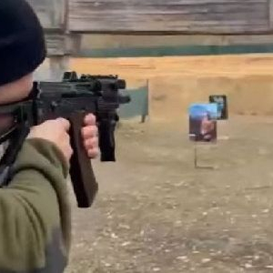 Депутат Верховної Ради України Ілля Кива розстріляв портрети Бандери та Шухевича. ВIДЕО